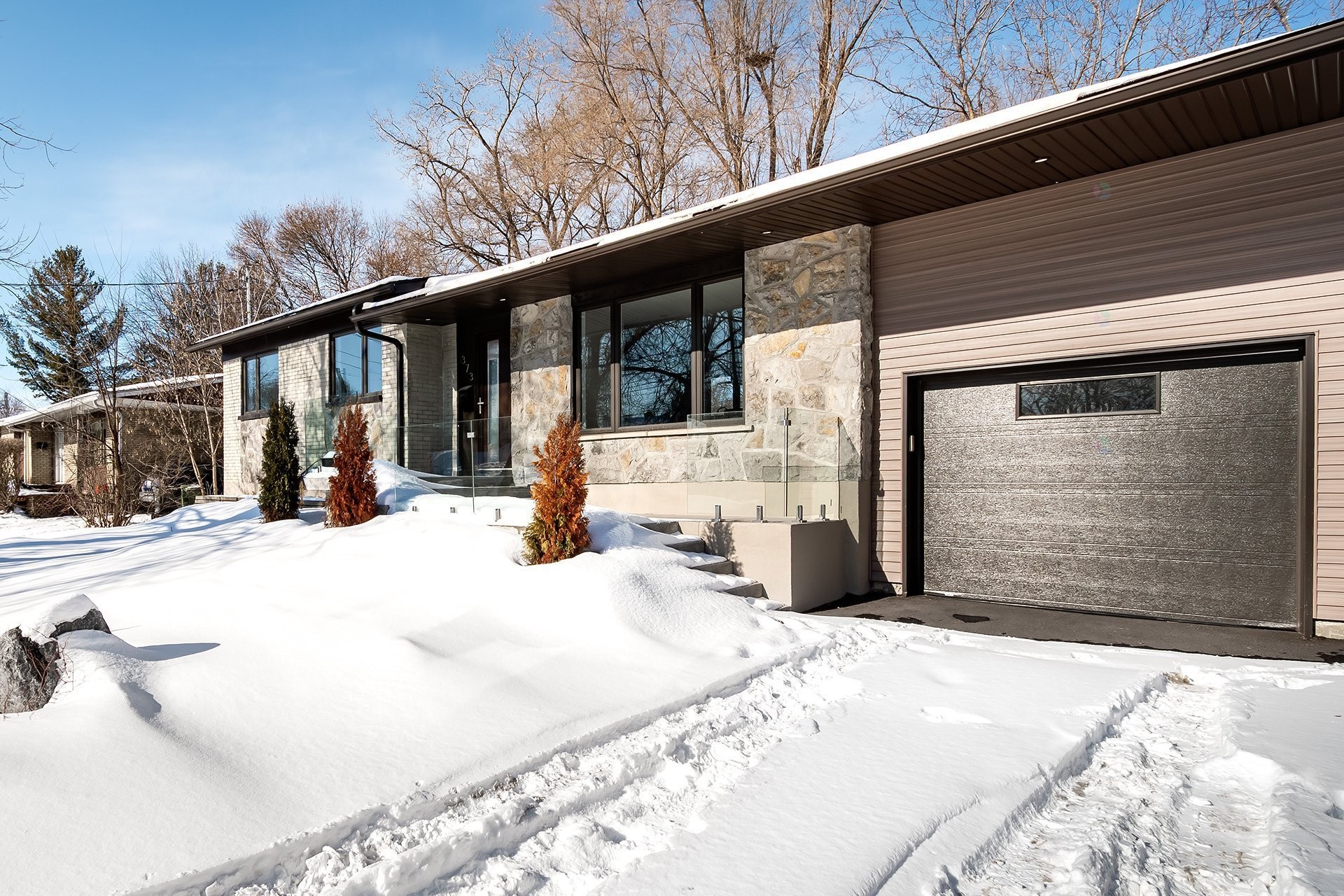 









373


Beaurepaire Drive

,
Beaconsfield,




QC
H9W3C3

