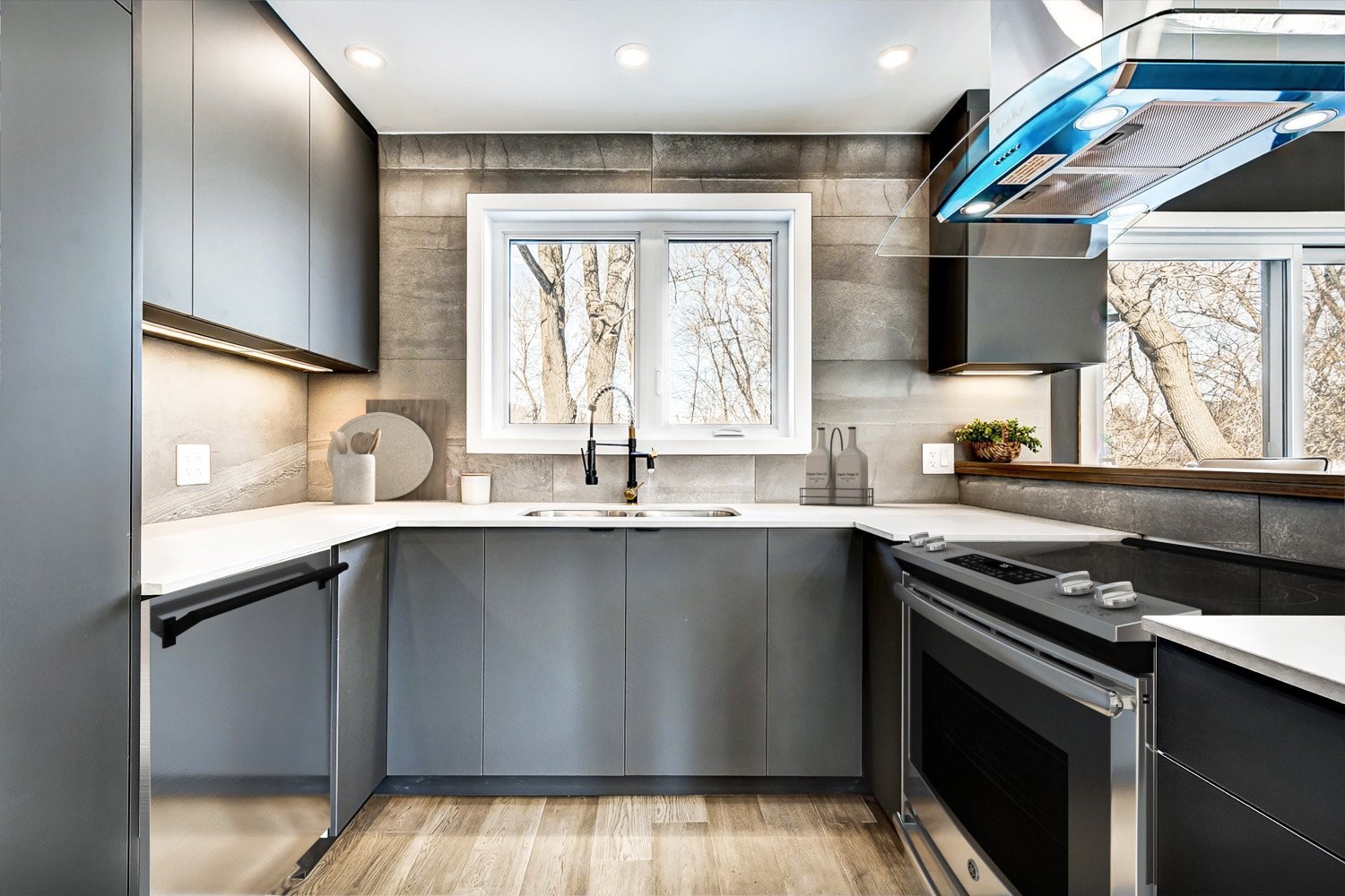 









373


Beaurepaire Drive

,
Beaconsfield,




QC
H9W3C3

