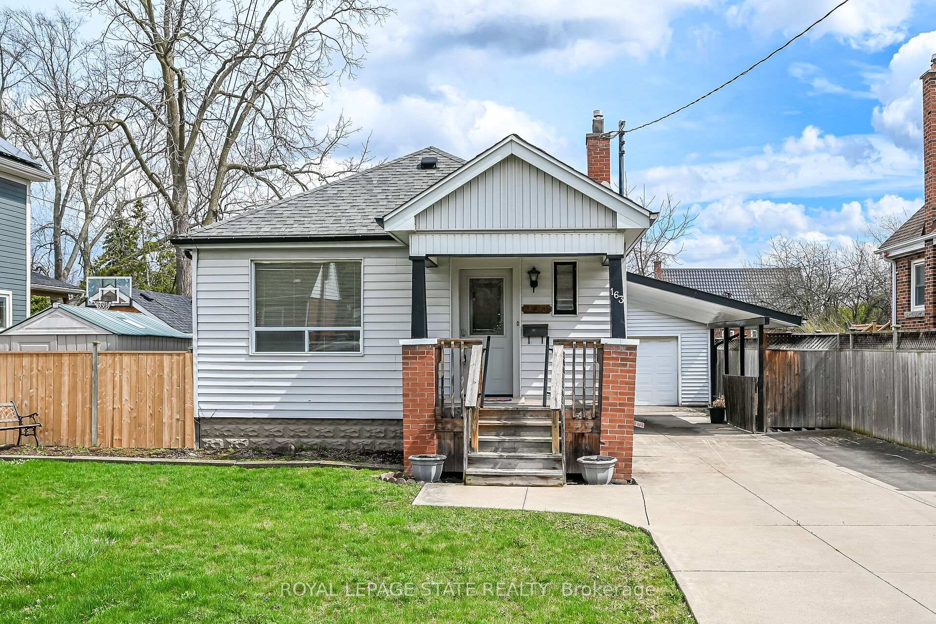 









163


Rosedale

Avenue,
Hamilton,




ON
L8K 4N4


