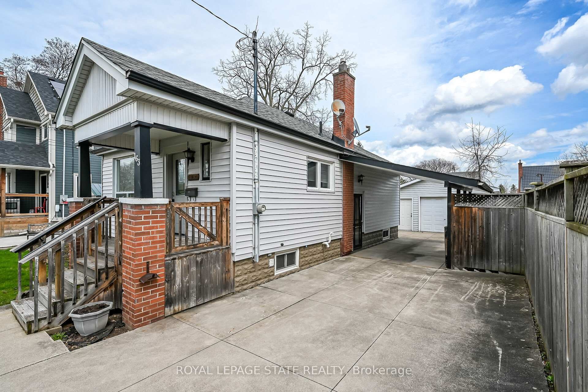 









163


Rosedale

Avenue,
Hamilton,




ON
L8K 4N4

