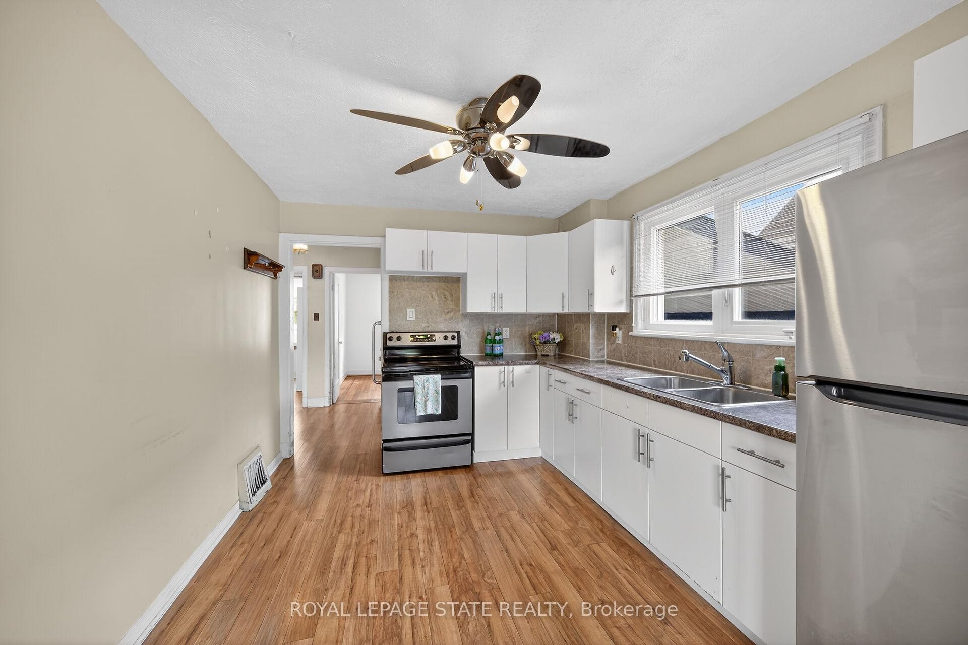 









163


Rosedale

Avenue,
Hamilton,




ON
L8K 4N4


