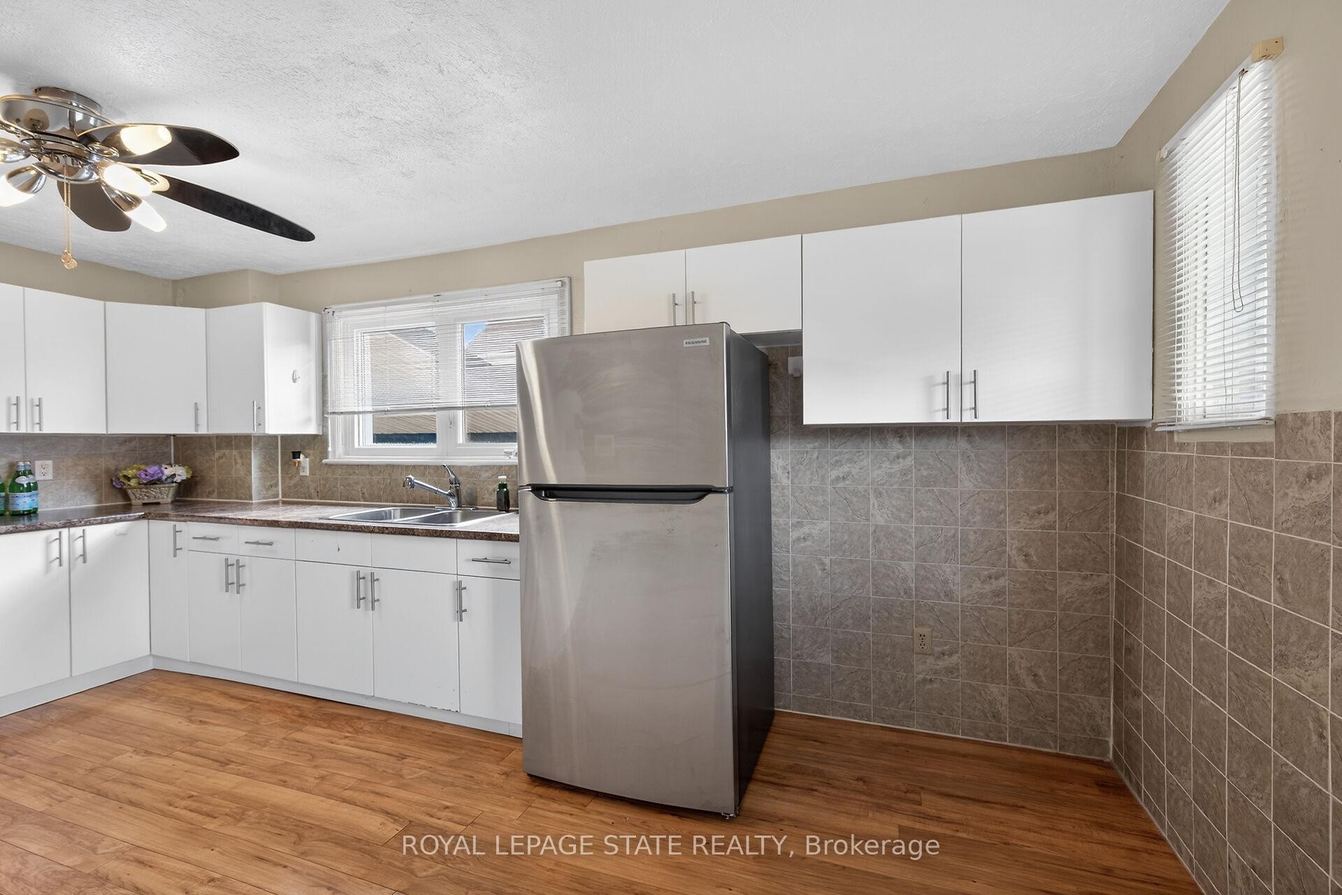 









163


Rosedale

Avenue,
Hamilton,




ON
L8K 4N4

