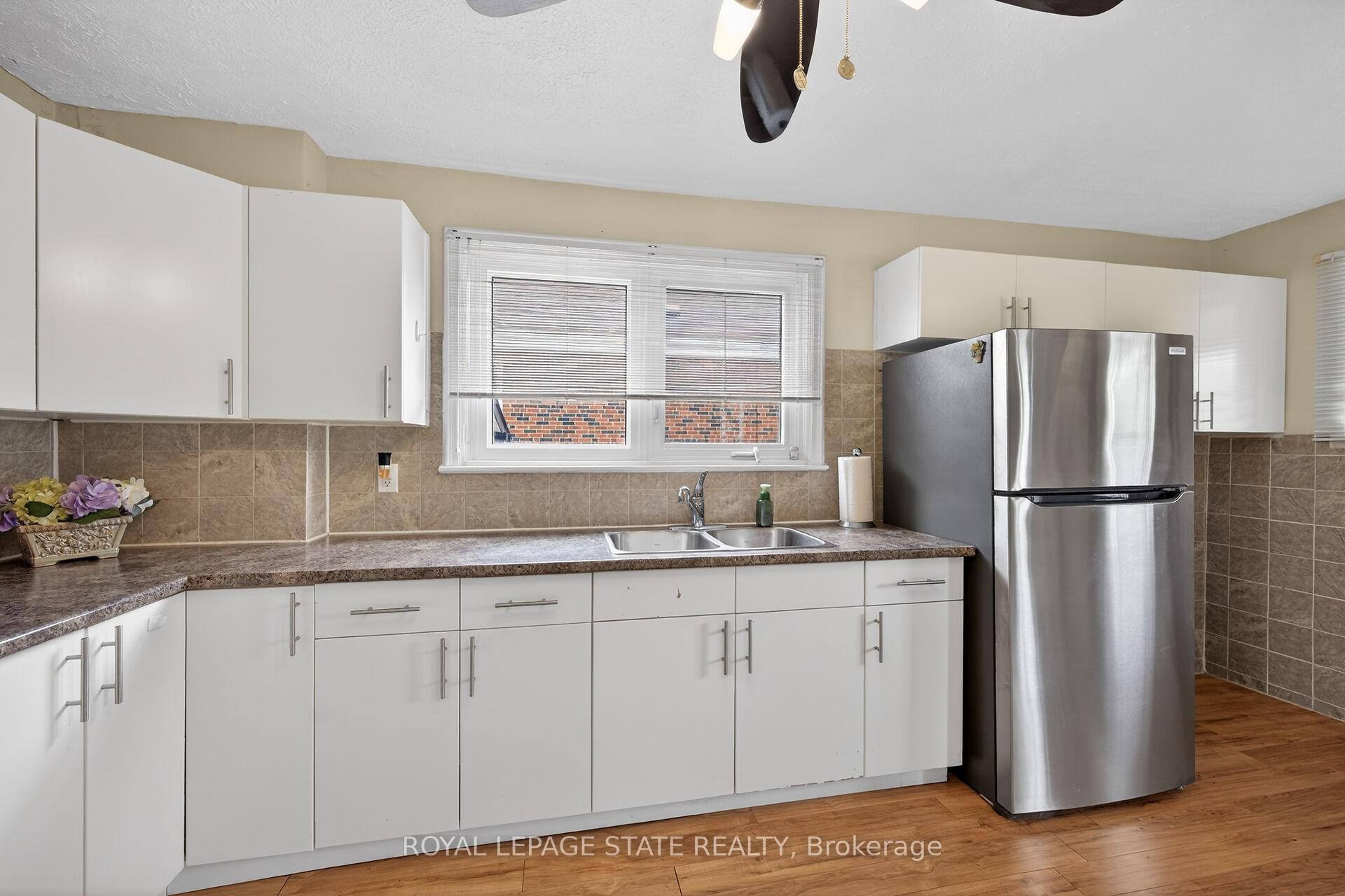 









163


Rosedale

Avenue,
Hamilton,




ON
L8K 4N4

