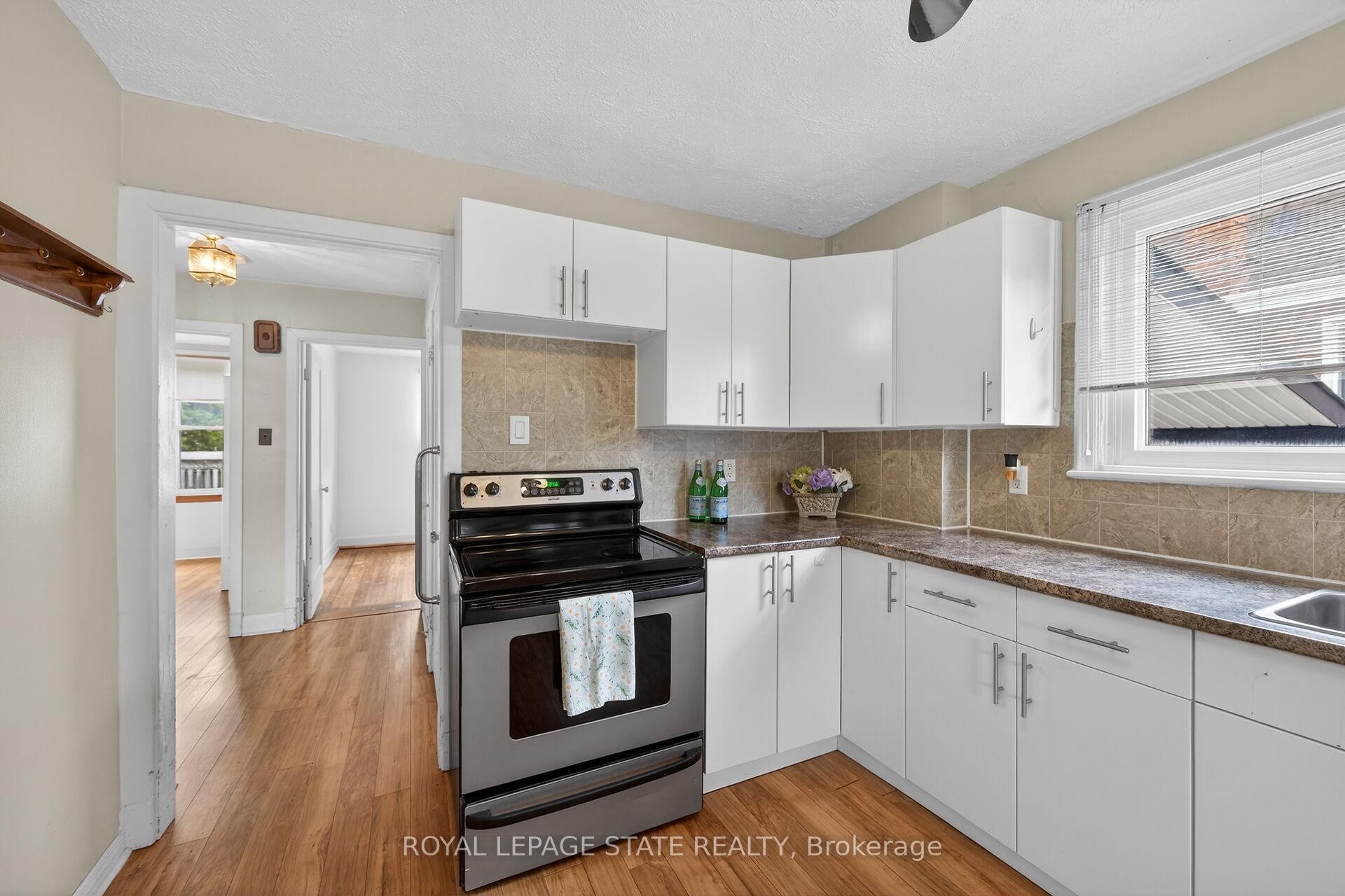 









163


Rosedale

Avenue,
Hamilton,




ON
L8K 4N4

