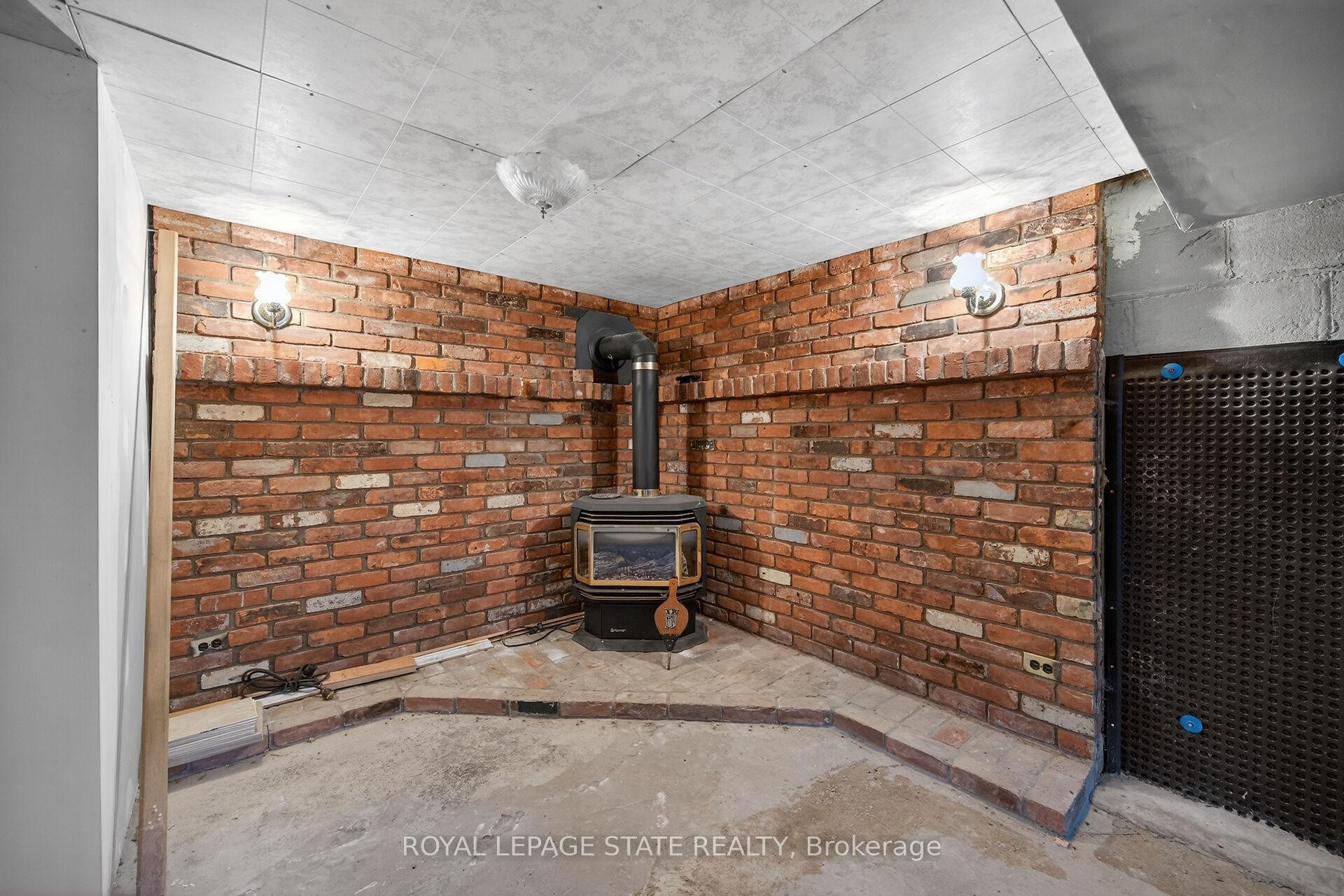 









163


Rosedale

Avenue,
Hamilton,




ON
L8K 4N4

