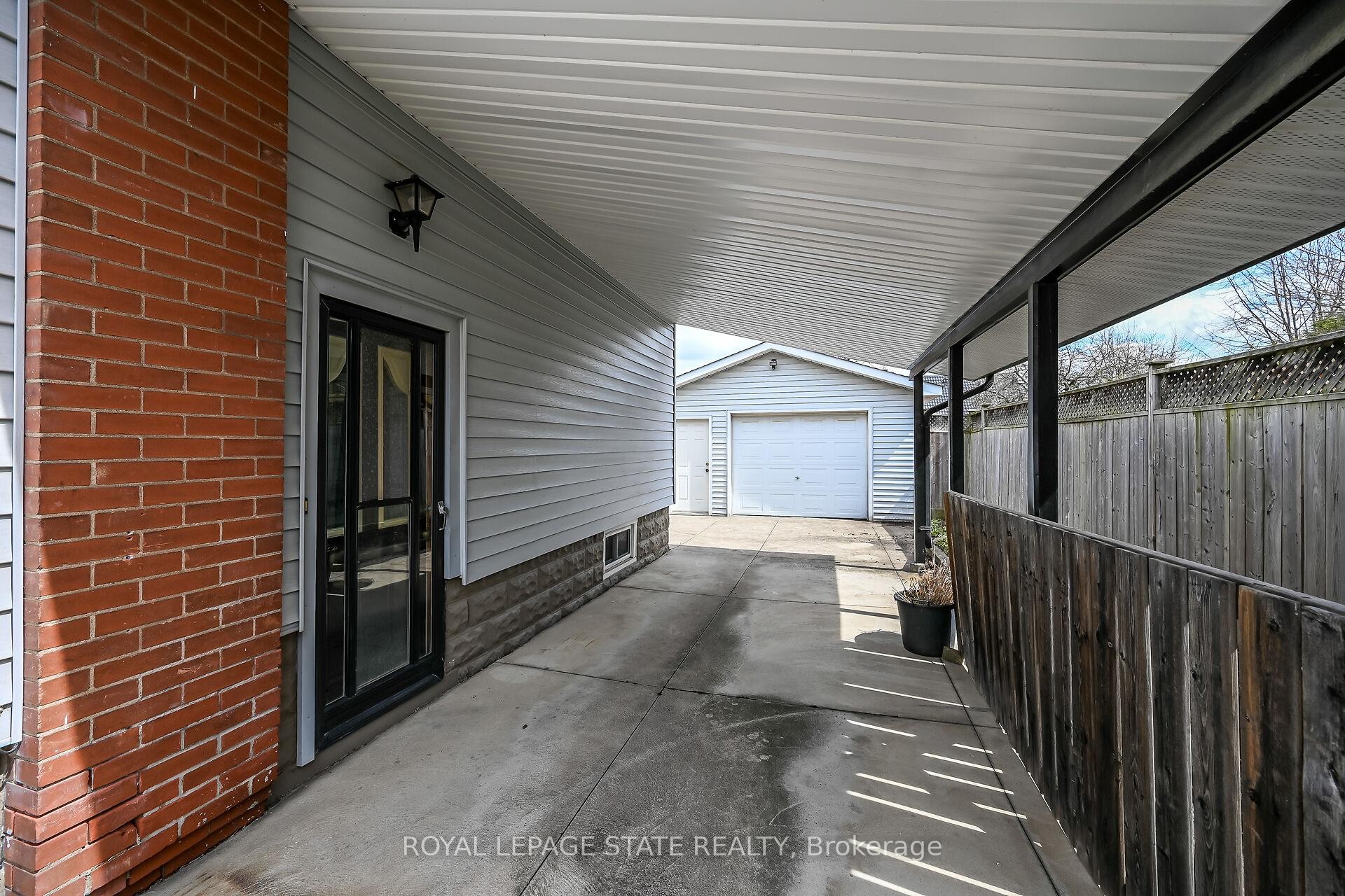 









163


Rosedale

Avenue,
Hamilton,




ON
L8K 4N4

