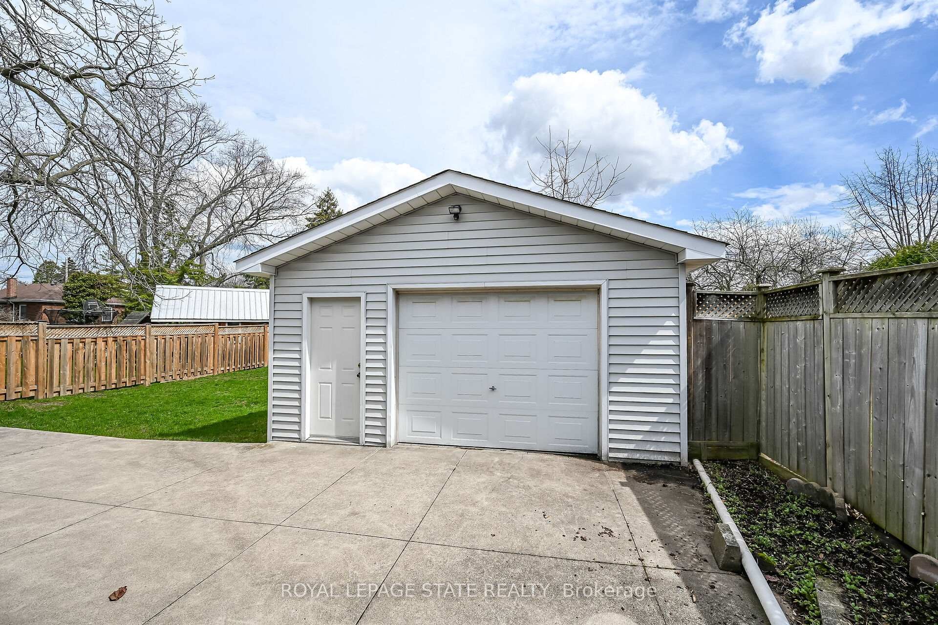 









163


Rosedale

Avenue,
Hamilton,




ON
L8K 4N4

