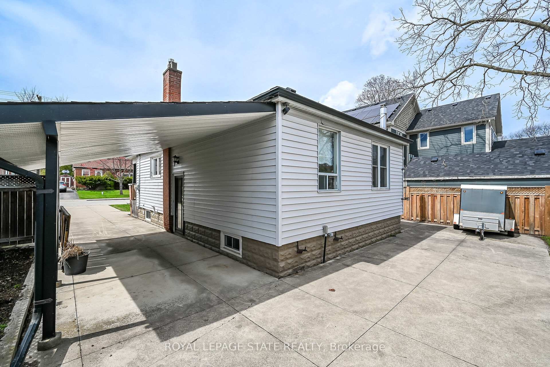 









163


Rosedale

Avenue,
Hamilton,




ON
L8K 4N4

