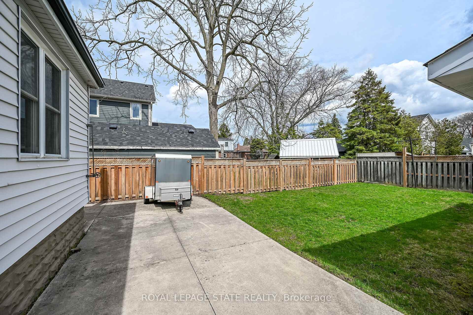 









163


Rosedale

Avenue,
Hamilton,




ON
L8K 4N4


