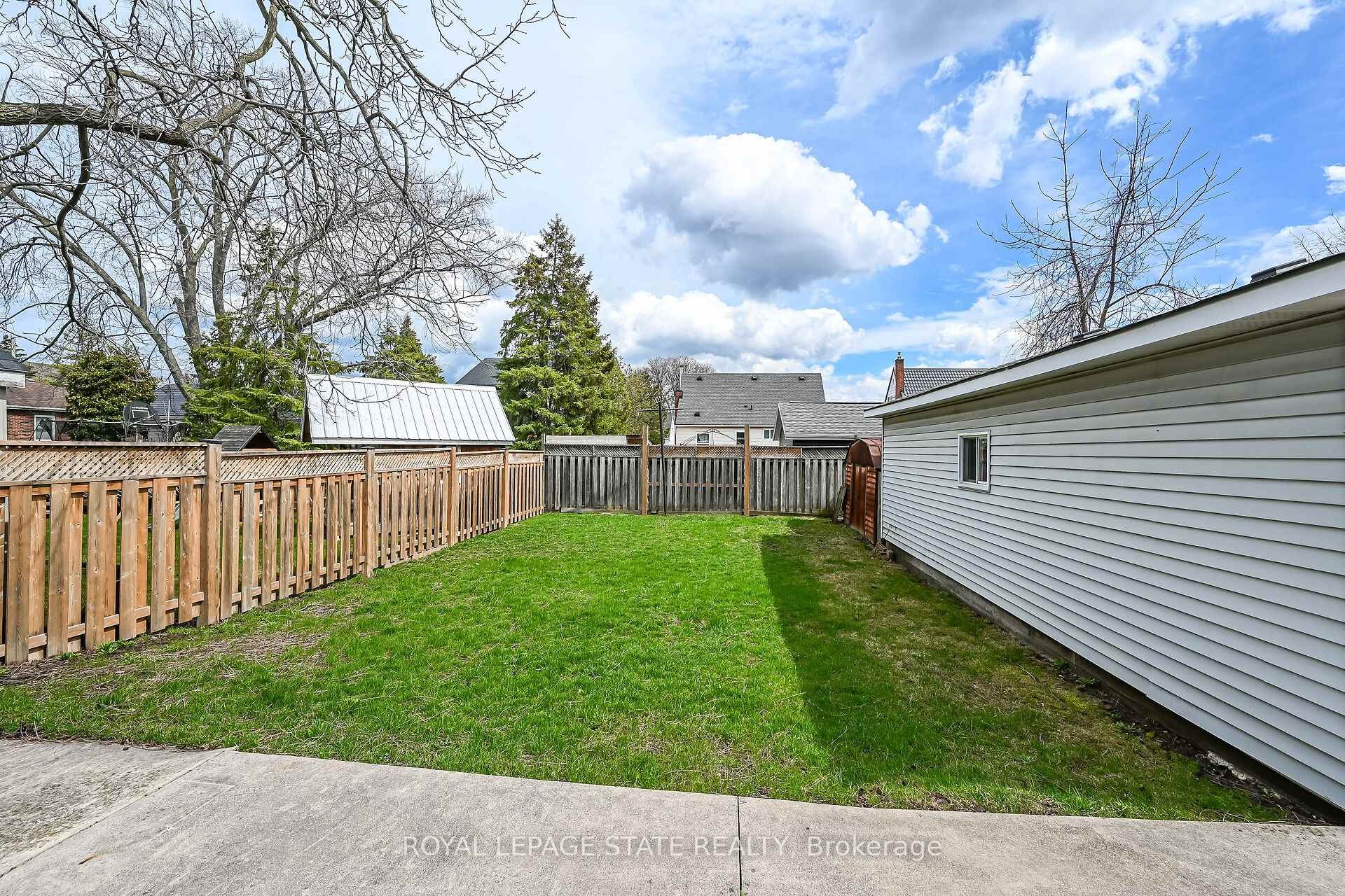 









163


Rosedale

Avenue,
Hamilton,




ON
L8K 4N4

