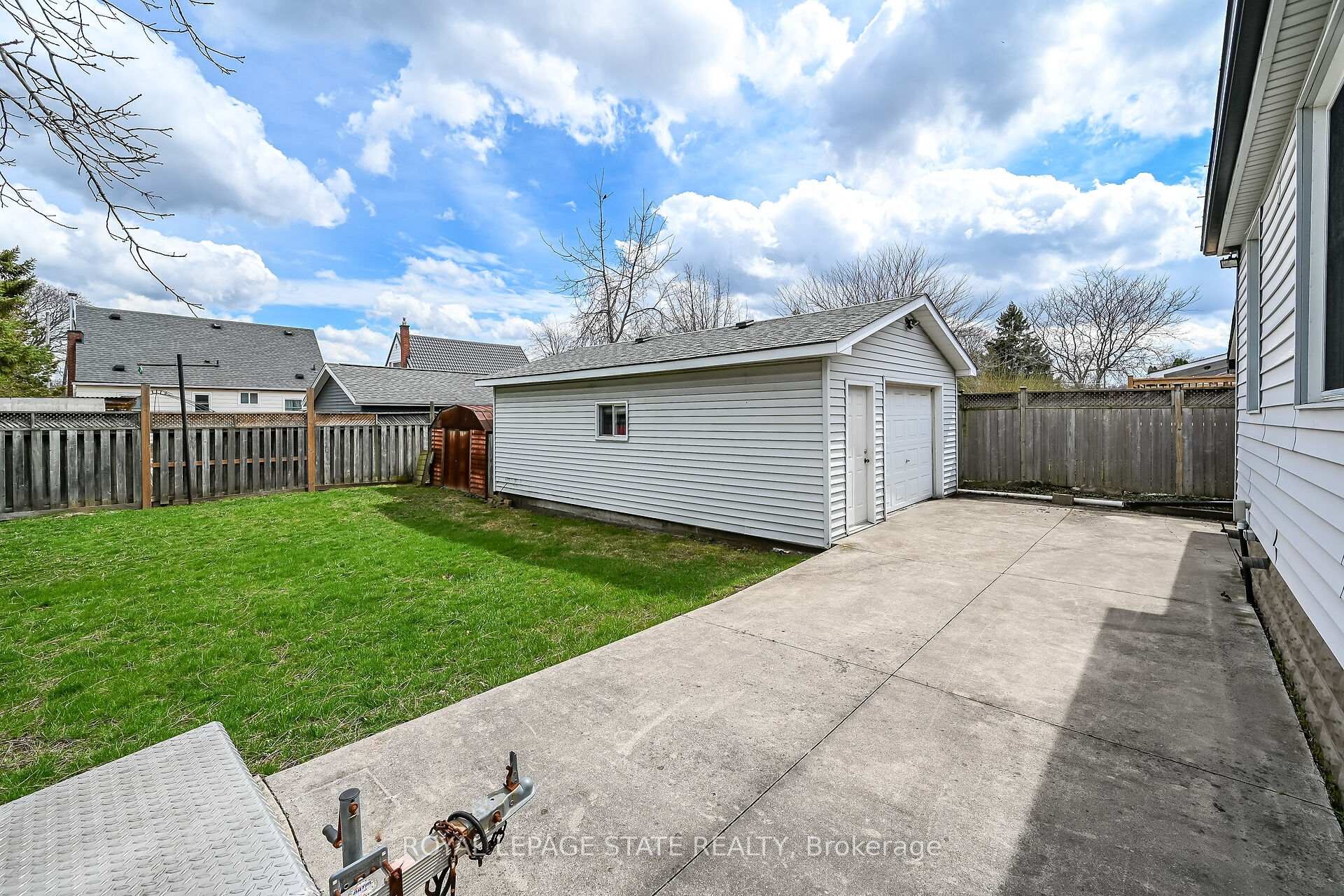 









163


Rosedale

Avenue,
Hamilton,




ON
L8K 4N4

