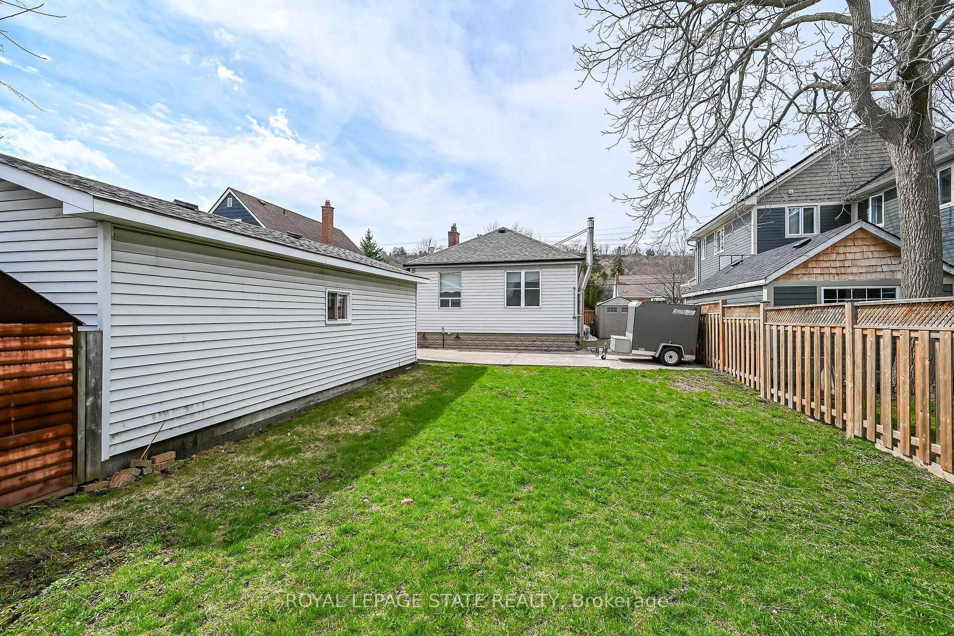 









163


Rosedale

Avenue,
Hamilton,




ON
L8K 4N4

