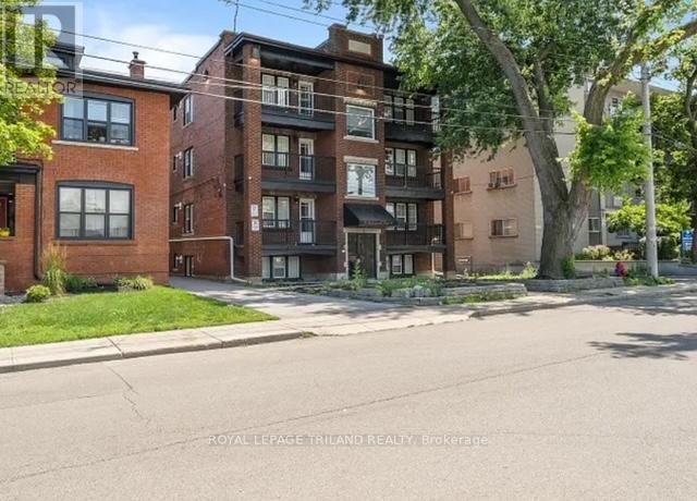 












4 - 15 BALMORAL AVENUE S

,
Hamilton (Delta),




Ontario
L8M3J7

