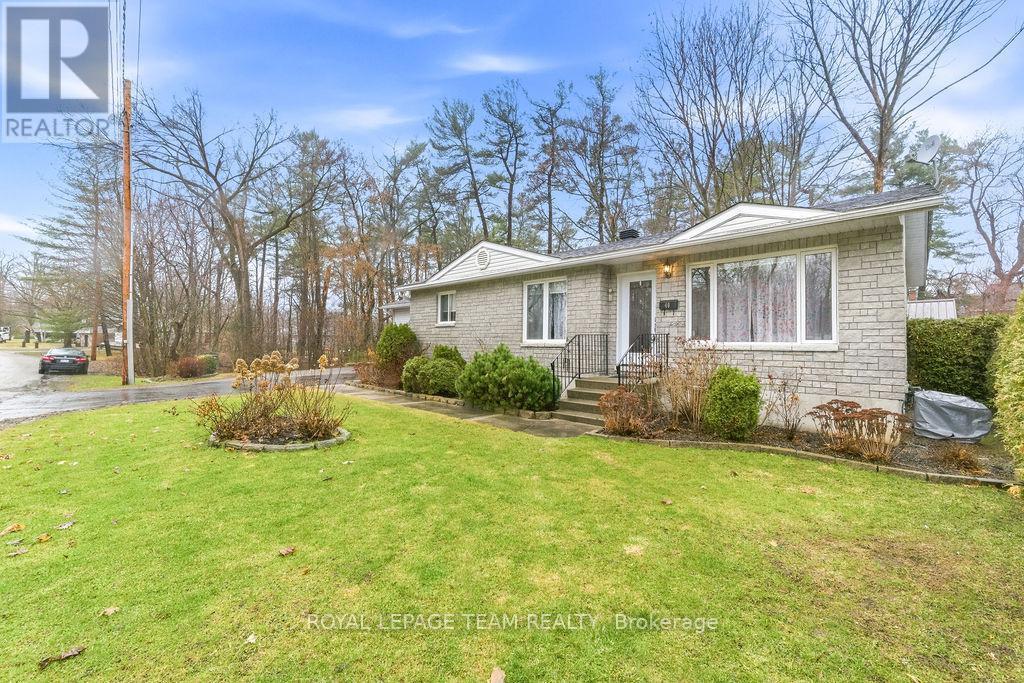 












40 PINE AVENUE

,
Renfrew,




Ontario
K7V2P7

