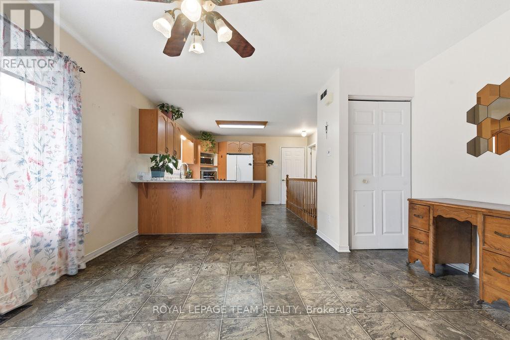 












40 PINE AVENUE

,
Renfrew,




Ontario
K7V2P7

