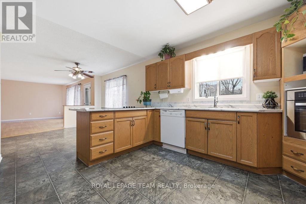 












40 PINE AVENUE

,
Renfrew,




Ontario
K7V2P7

