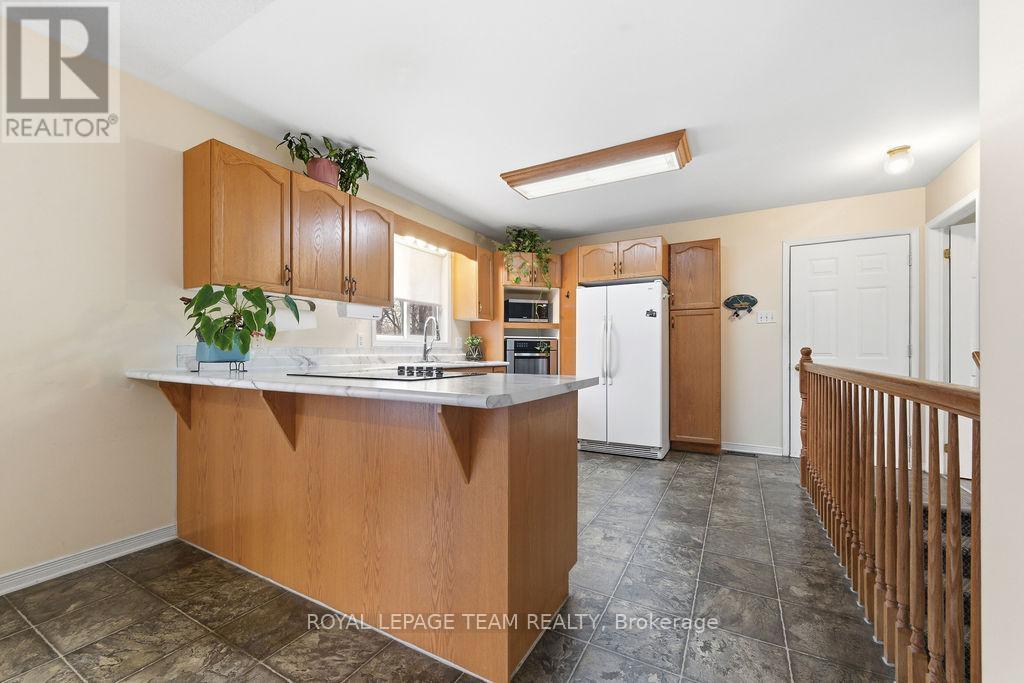 












40 PINE AVENUE

,
Renfrew,




Ontario
K7V2P7


