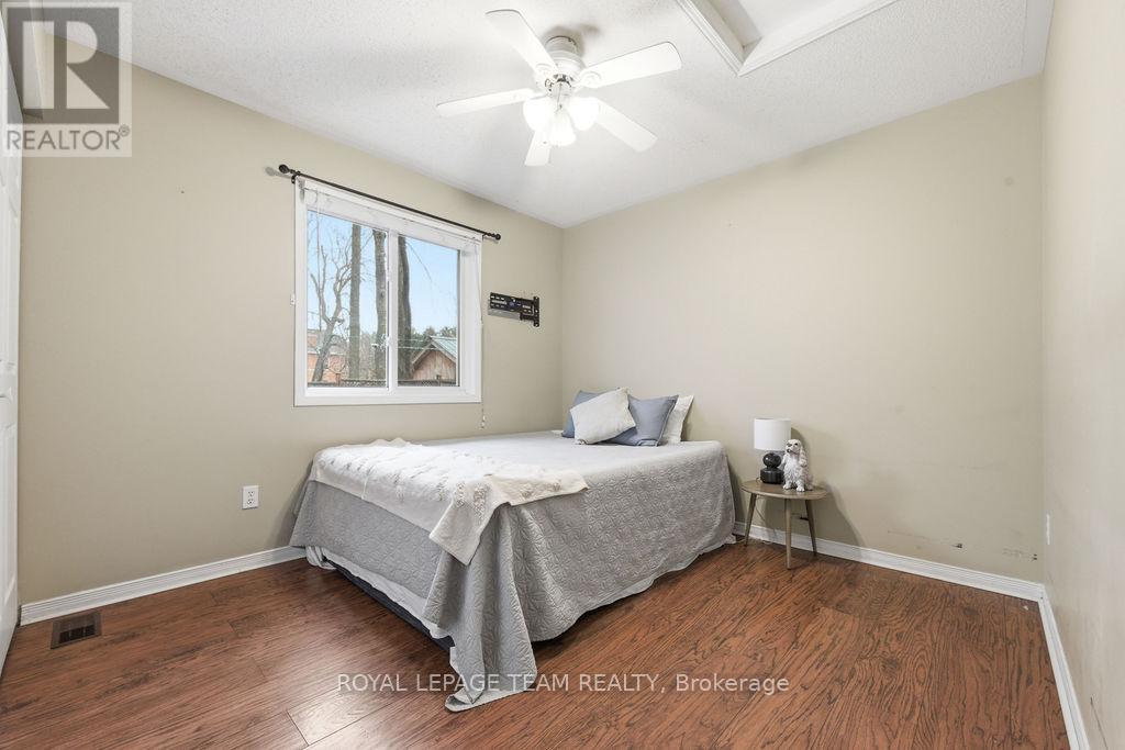












40 PINE AVENUE

,
Renfrew,




Ontario
K7V2P7

