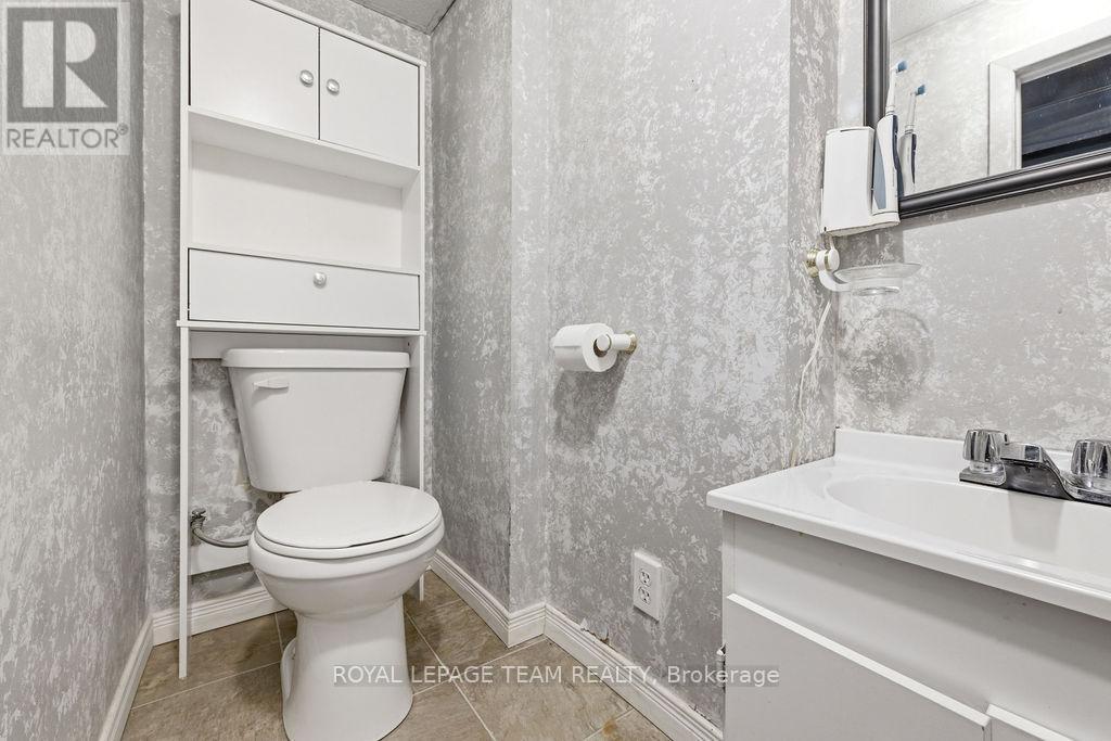 












40 PINE AVENUE

,
Renfrew,




Ontario
K7V2P7

