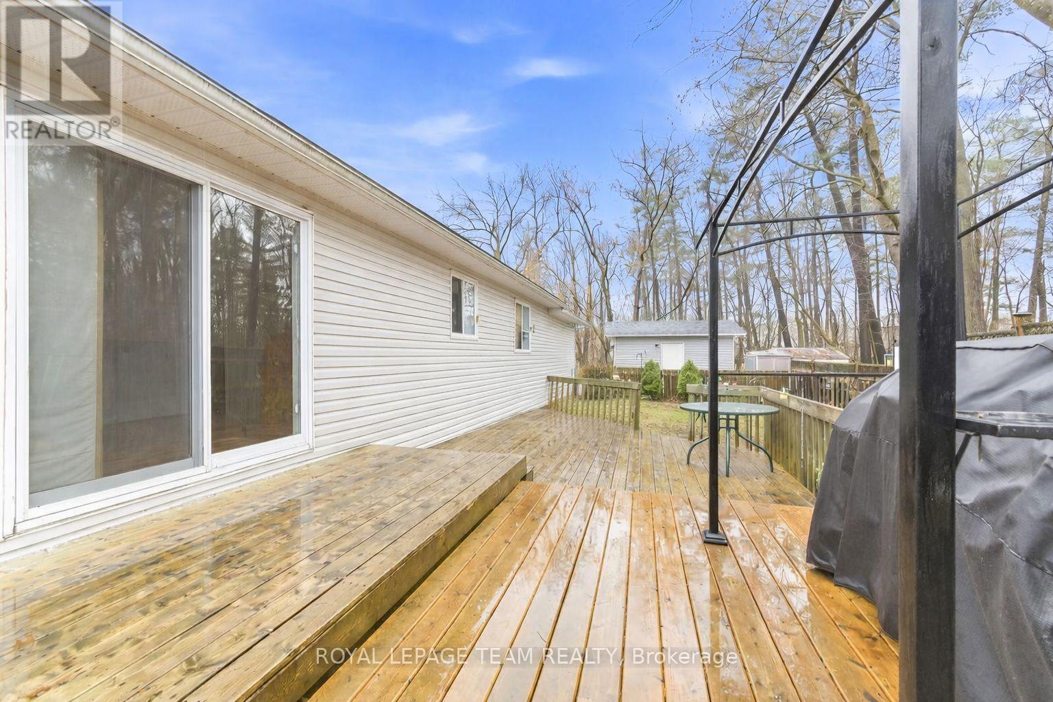 












40 PINE AVENUE

,
Renfrew,




Ontario
K7V2P7

