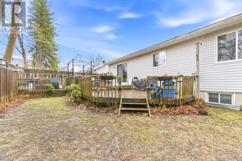 












40 PINE AVENUE

,
Renfrew,




Ontario
K7V2P7

