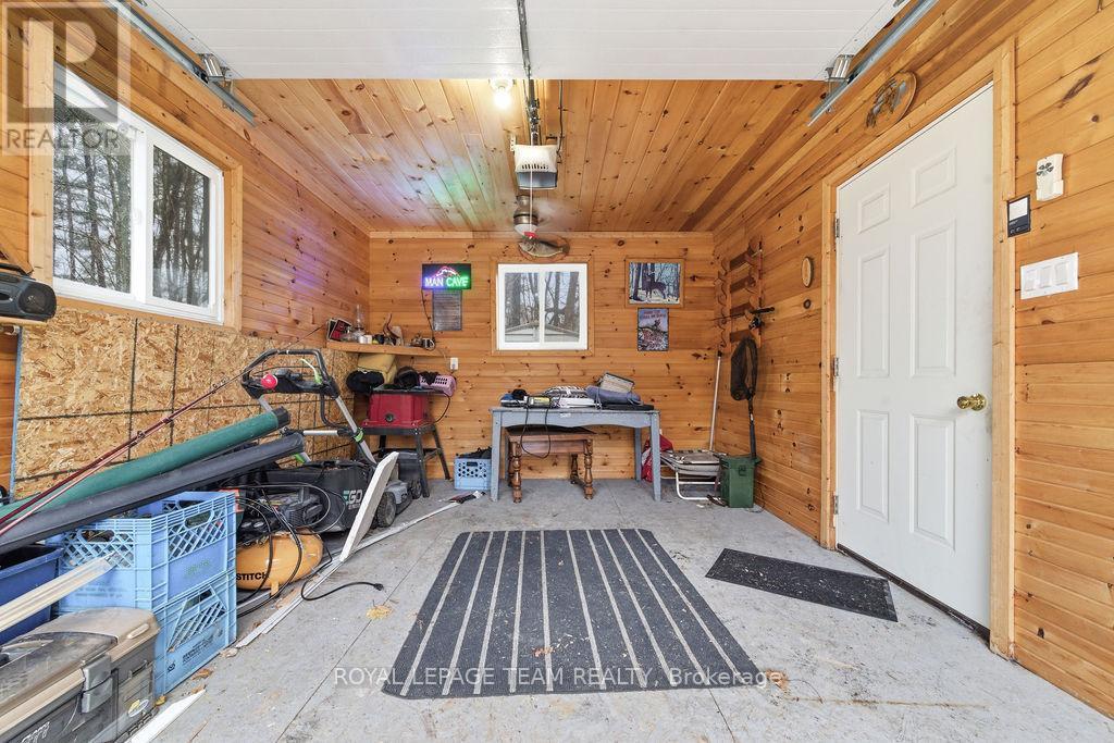 












40 PINE AVENUE

,
Renfrew,




Ontario
K7V2P7

