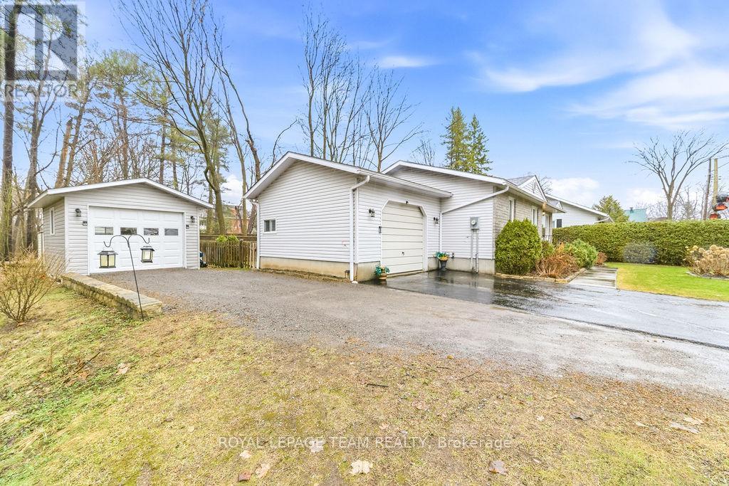 












40 PINE AVENUE

,
Renfrew,




Ontario
K7V2P7

