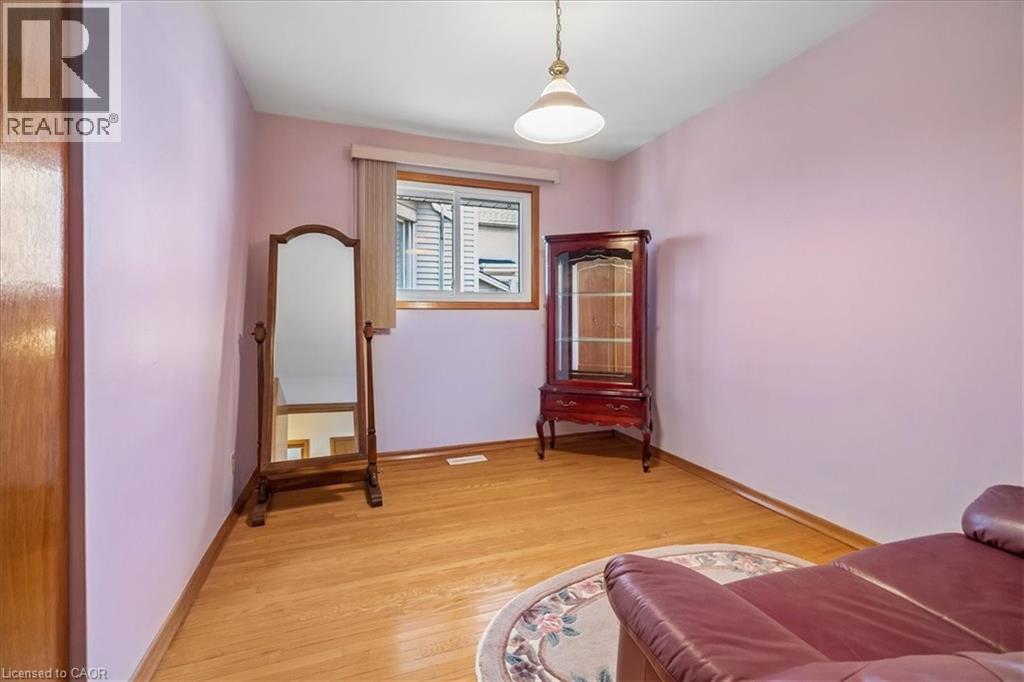 












11 DUFF Street

,
Hamilton,




Ontario
L9C1A8

