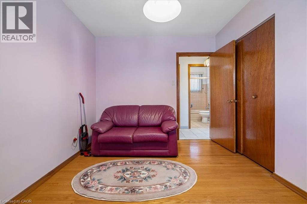 












11 DUFF Street

,
Hamilton,




Ontario
L9C1A8

