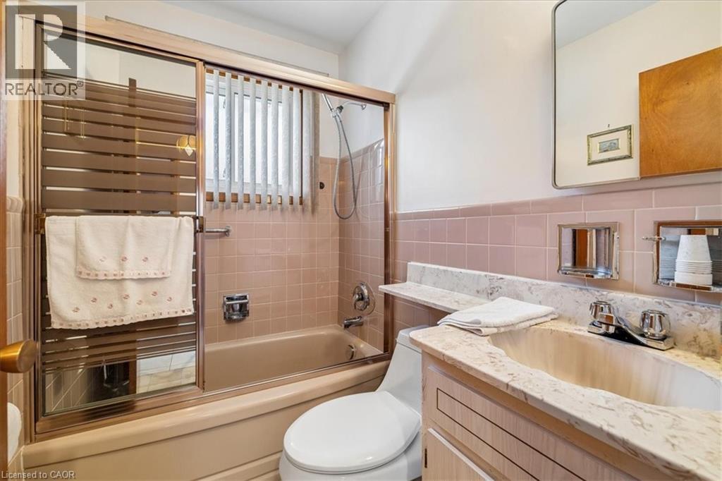 












11 DUFF Street

,
Hamilton,




Ontario
L9C1A8

