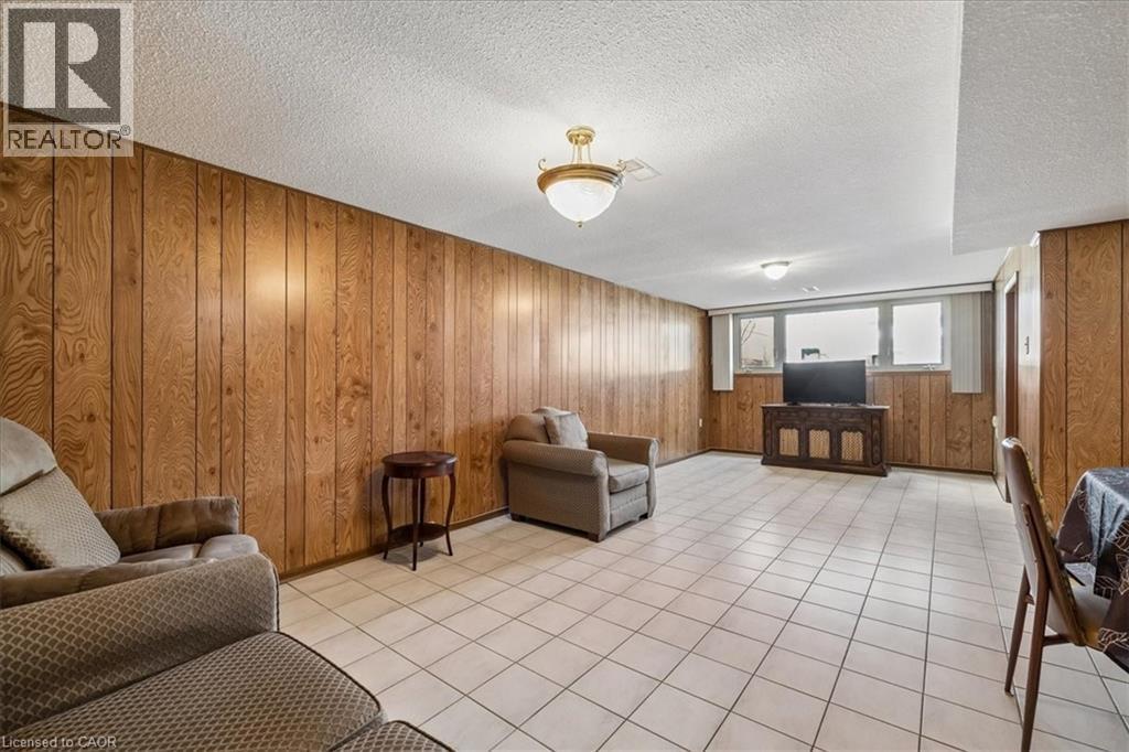 












11 DUFF Street

,
Hamilton,




Ontario
L9C1A8

