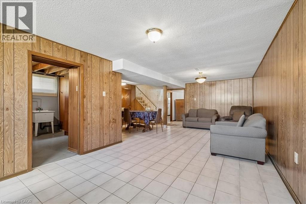 












11 DUFF Street

,
Hamilton,




Ontario
L9C1A8

