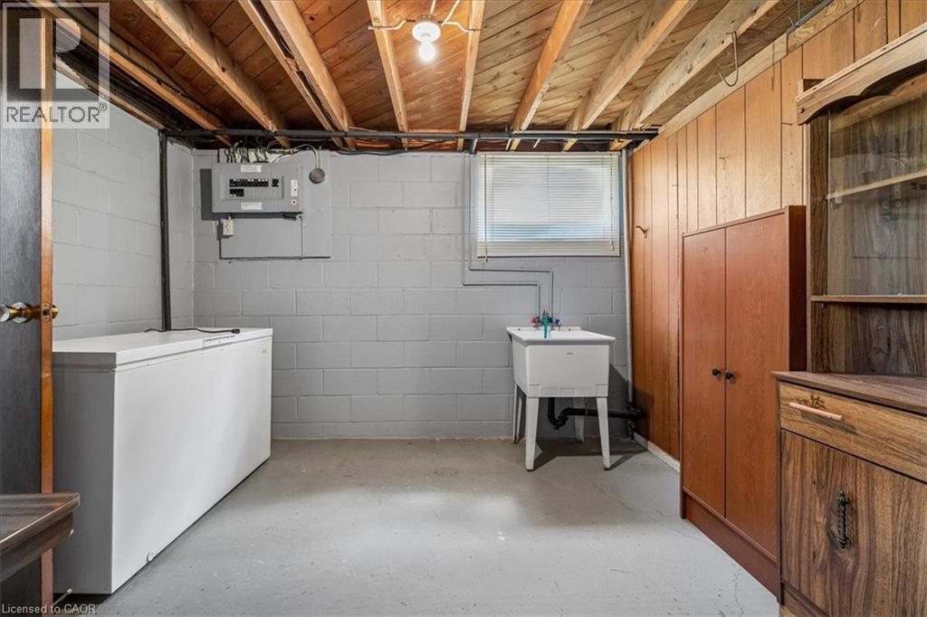 












11 DUFF Street

,
Hamilton,




Ontario
L9C1A8

