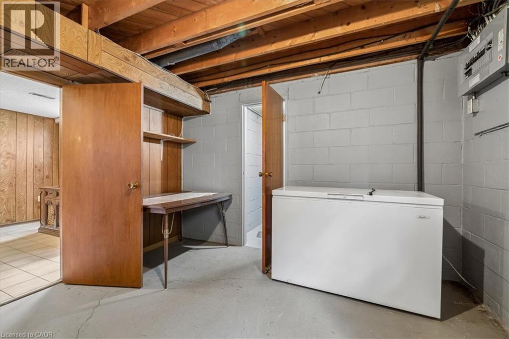 












11 DUFF Street

,
Hamilton,




Ontario
L9C1A8

