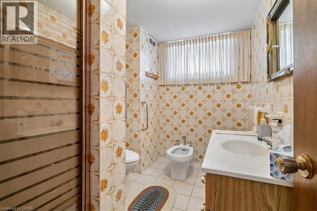 












11 DUFF Street

,
Hamilton,




Ontario
L9C1A8

