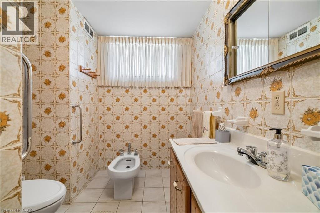 












11 DUFF Street

,
Hamilton,




Ontario
L9C1A8

