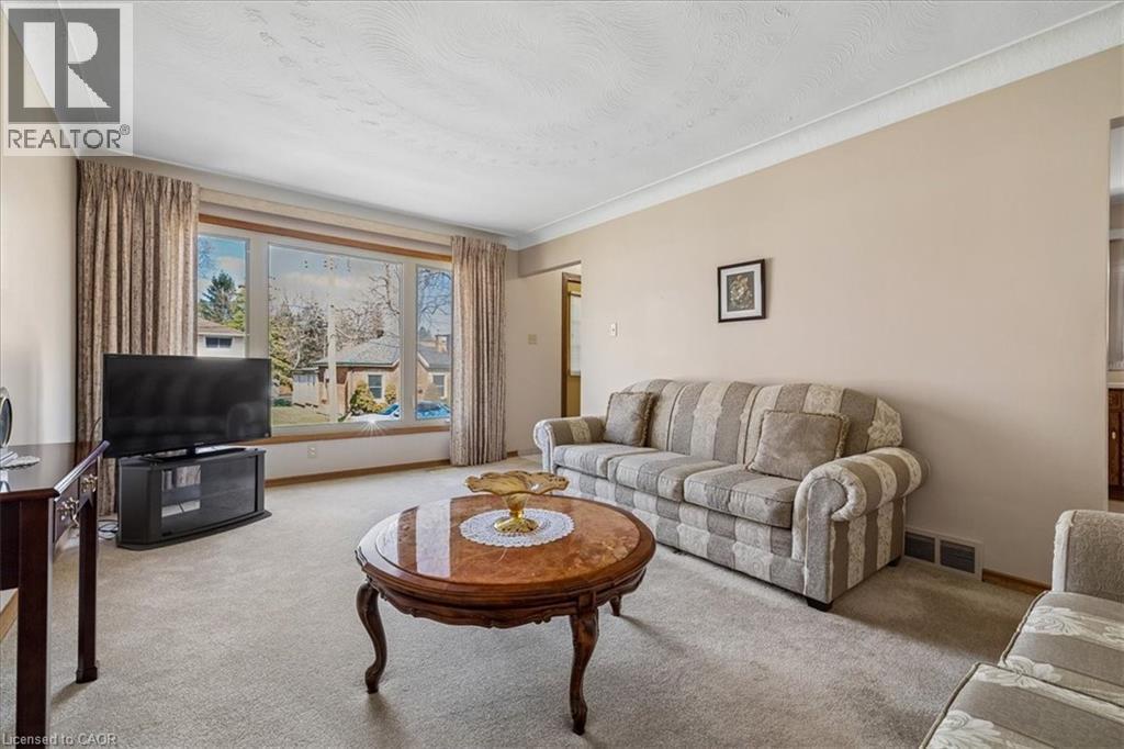 












11 DUFF Street

,
Hamilton,




Ontario
L9C1A8

