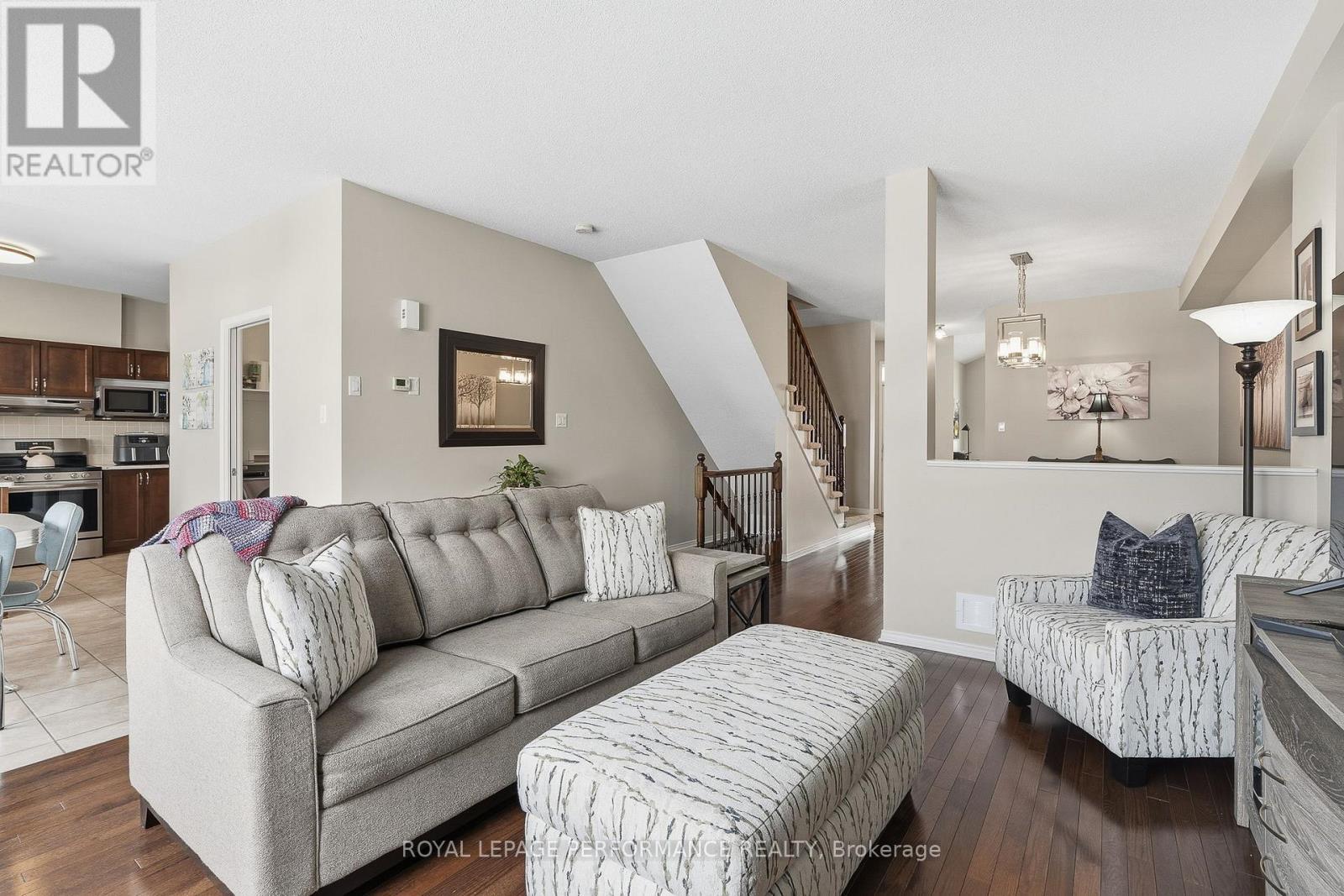 












112 JADE STREET

,
Clarence-Rockland,




Ontario
K4K0C8

