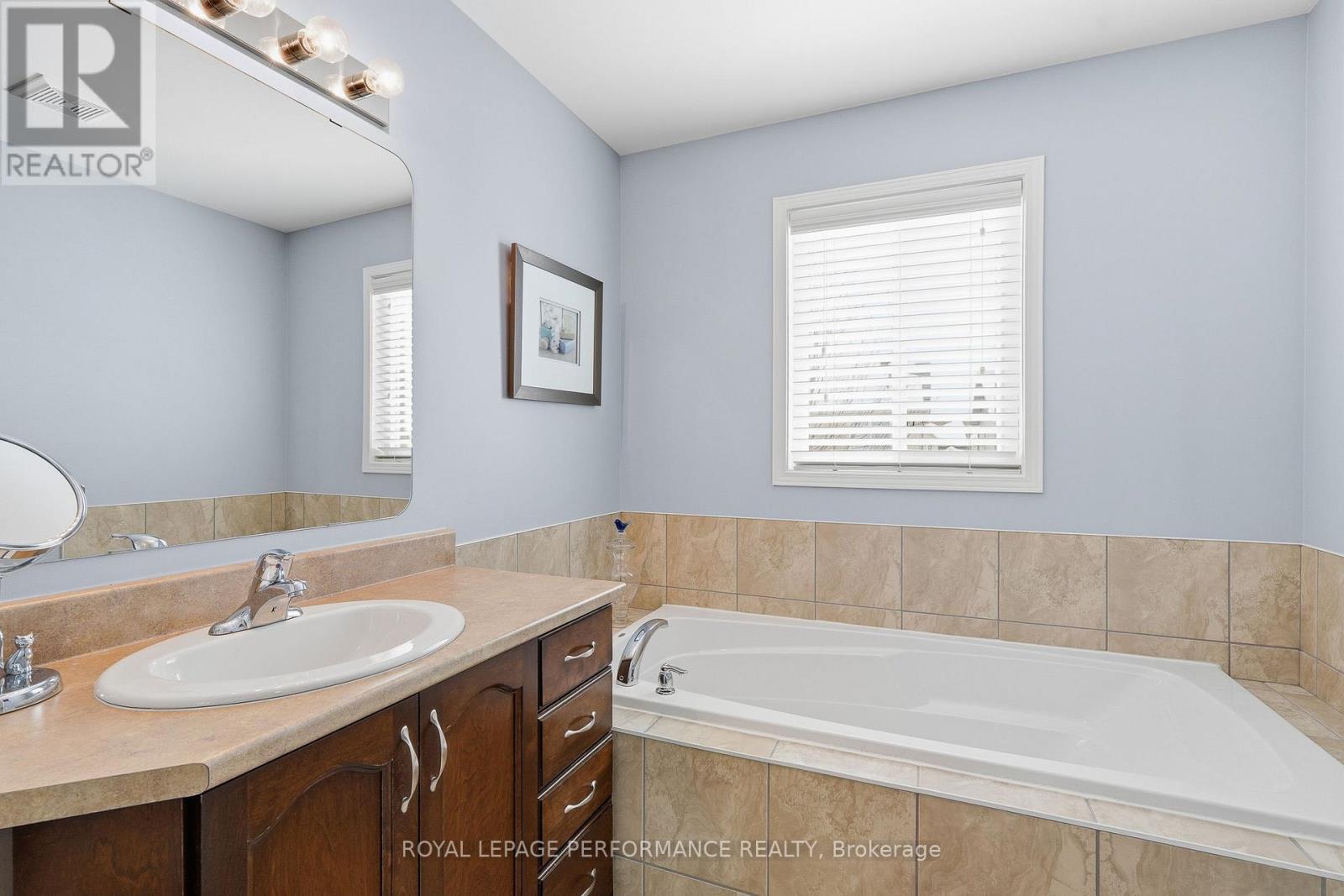 












112 JADE STREET

,
Clarence-Rockland,




Ontario
K4K0C8

