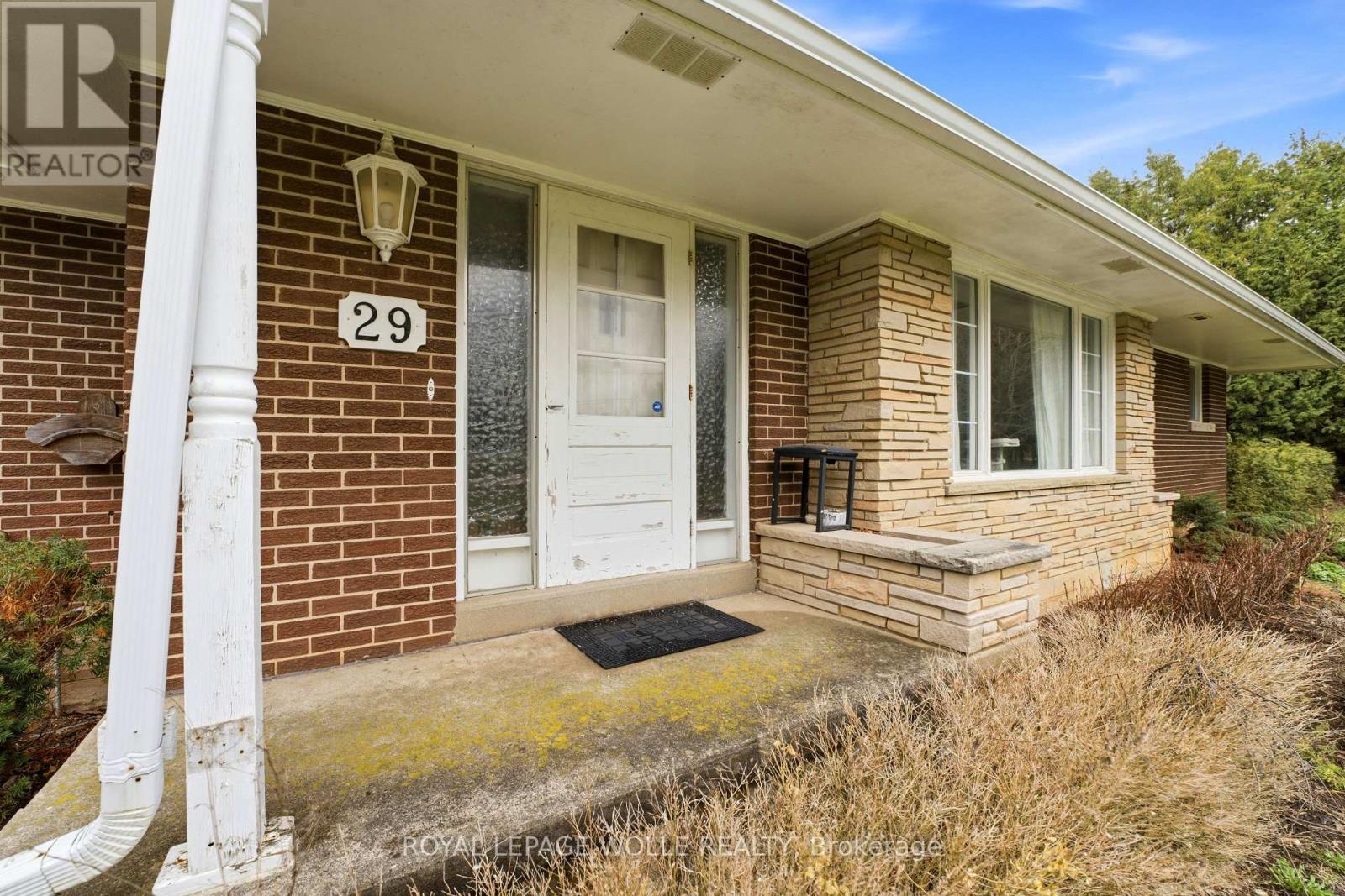 












29 BRANCHTON ROAD

,
Cambridge,




Ontario
N1R5S2

