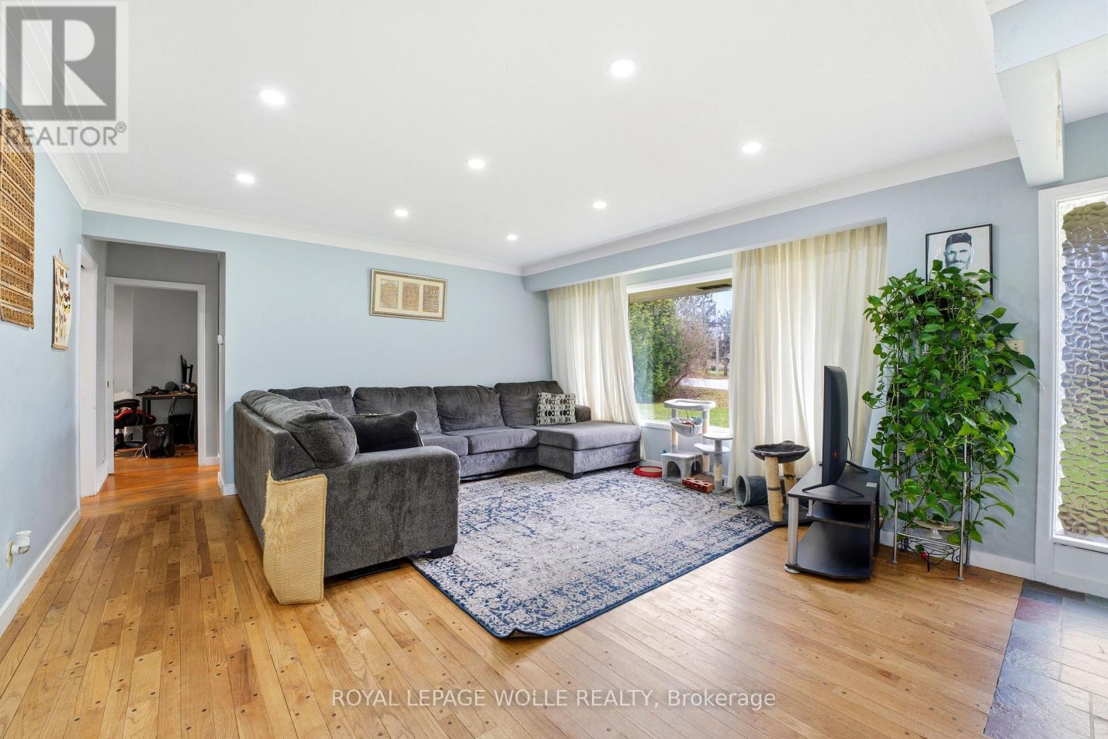 












29 BRANCHTON ROAD

,
Cambridge,




Ontario
N1R5S2

