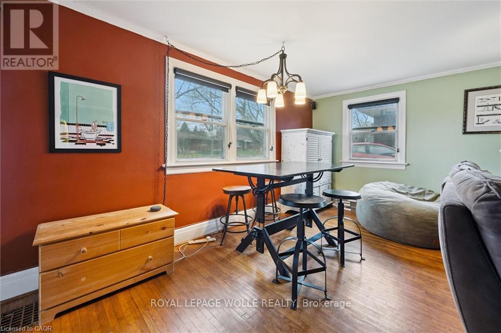 












37 EDGEHILL DRIVE

,
Guelph,




Ontario
N1H5E3

