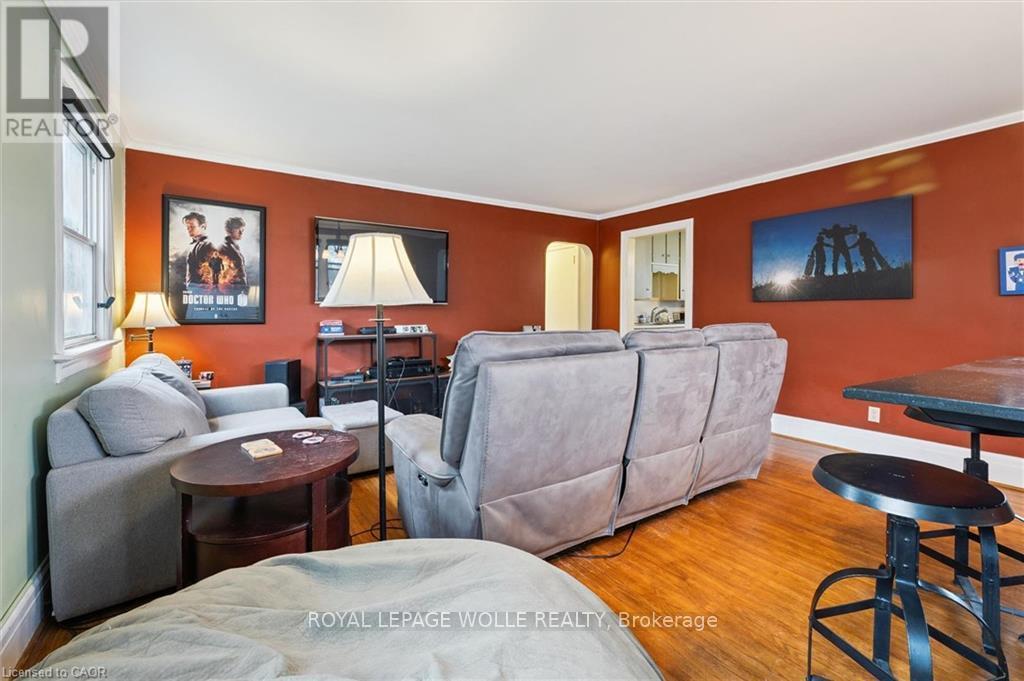 












37 EDGEHILL DRIVE

,
Guelph,




Ontario
N1H5E3

