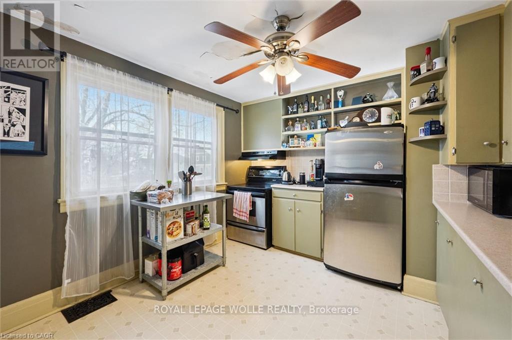 












37 EDGEHILL DRIVE

,
Guelph,




Ontario
N1H5E3

