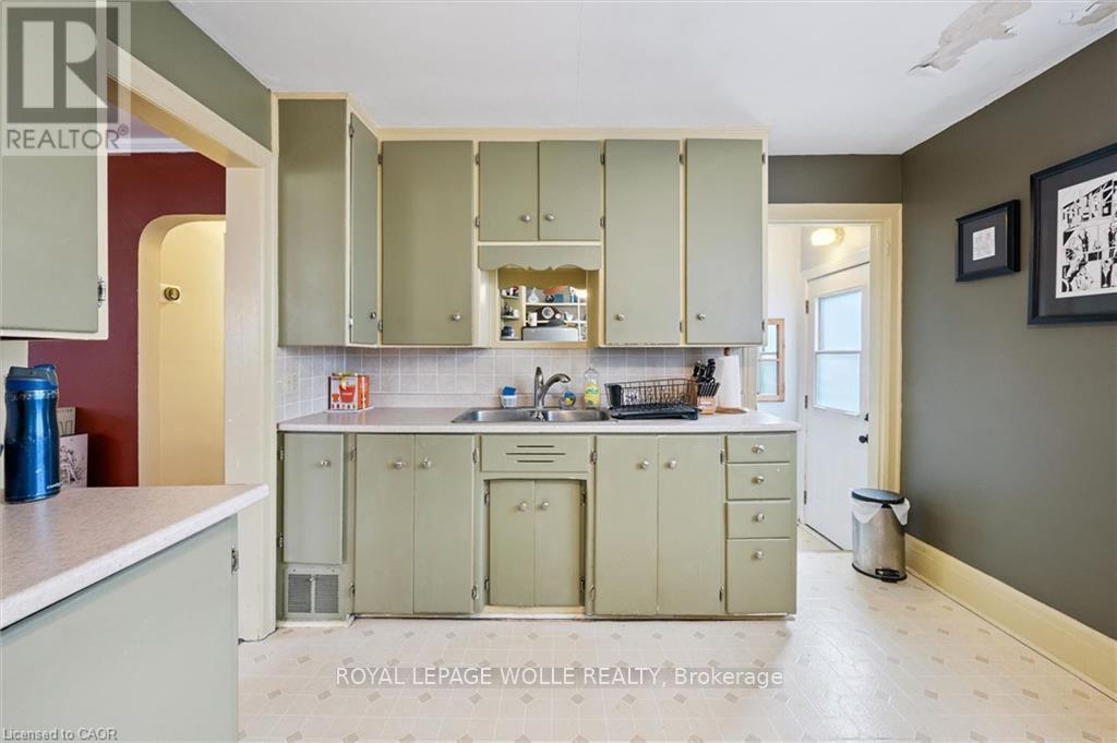 












37 EDGEHILL DRIVE

,
Guelph,




Ontario
N1H5E3

