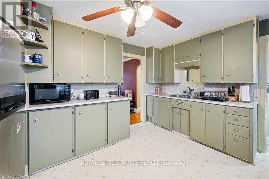 












37 EDGEHILL DRIVE

,
Guelph,




Ontario
N1H5E3

