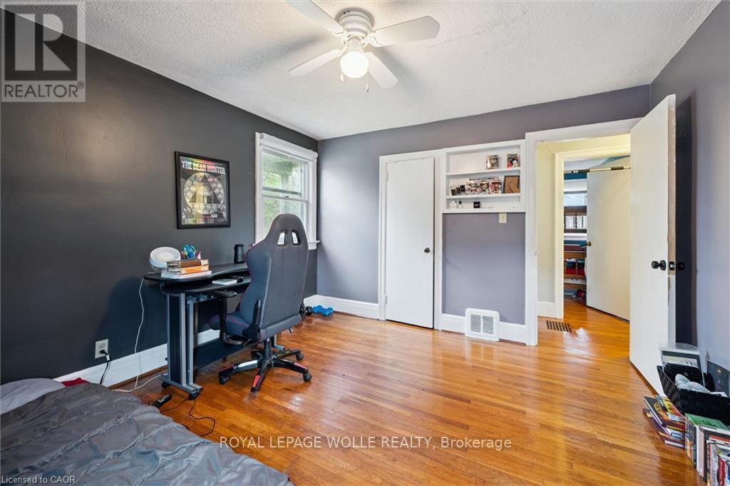 












37 EDGEHILL DRIVE

,
Guelph,




Ontario
N1H5E3

