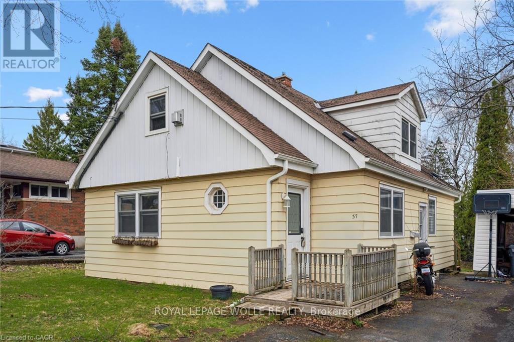 












37 EDGEHILL DRIVE

,
Guelph,




Ontario
N1H5E3

