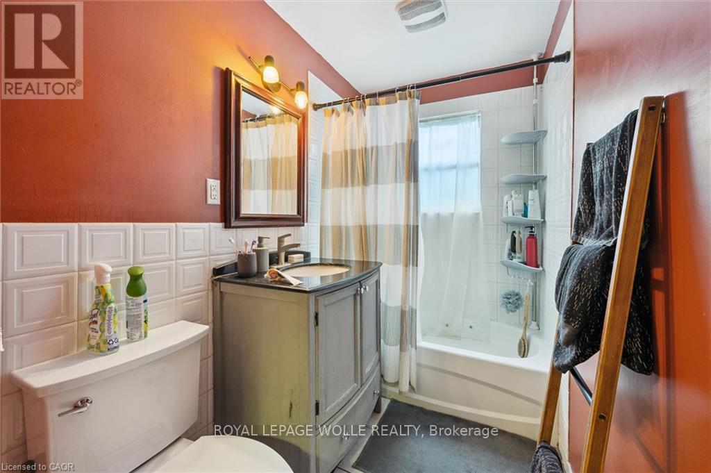 












37 EDGEHILL DRIVE

,
Guelph,




Ontario
N1H5E3

