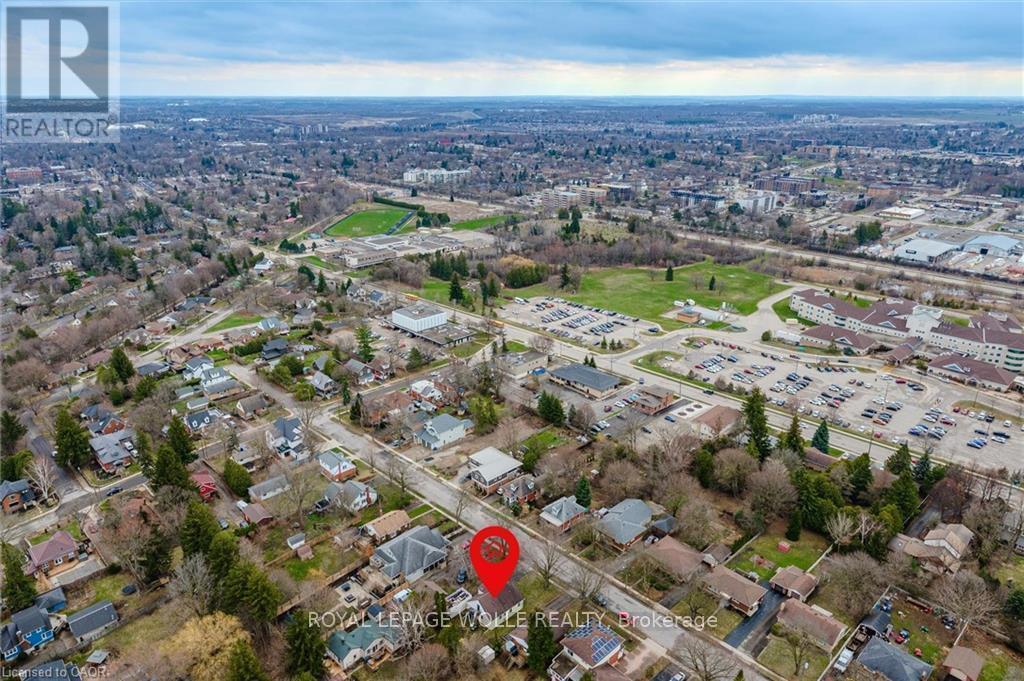 












37 EDGEHILL DRIVE

,
Guelph,




Ontario
N1H5E3

